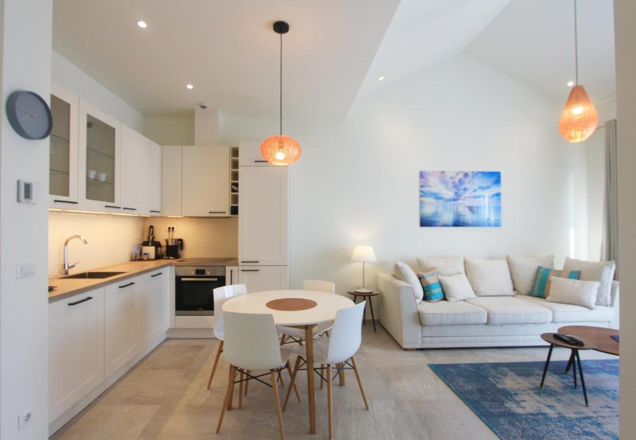 Lustica Bay Magnolia Apartment ティヴァト エクステリア 写真